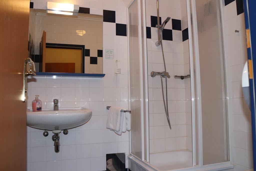 Centercourt Hotel Грац Экстерьер фото